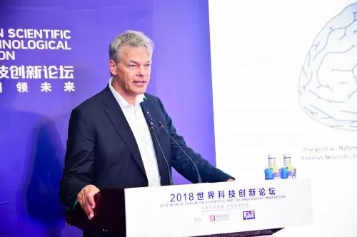 未来，我们可以通过研究人脑来提高计算机的能力
